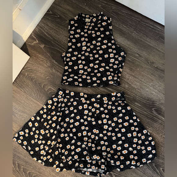 2-Piece Skirt & Crop Top Set 🌼 - Picture 1 of 5